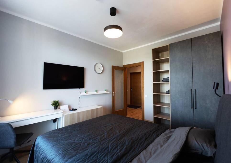 Stylish Apartment With Parking & Spacious Balcony Riga Esterno foto