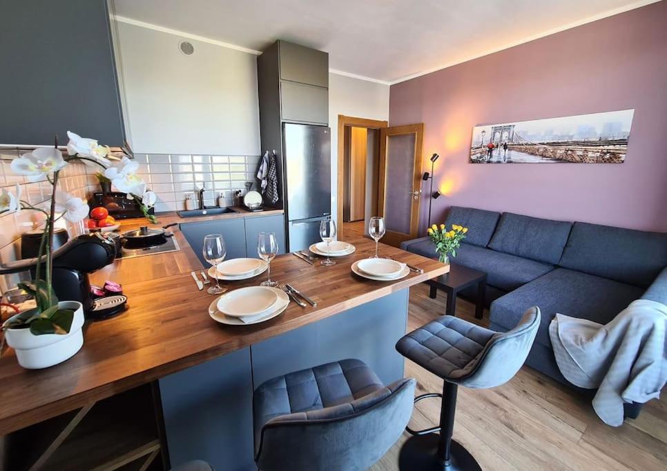 Stylish Apartment With Parking & Spacious Balcony Riga Esterno foto