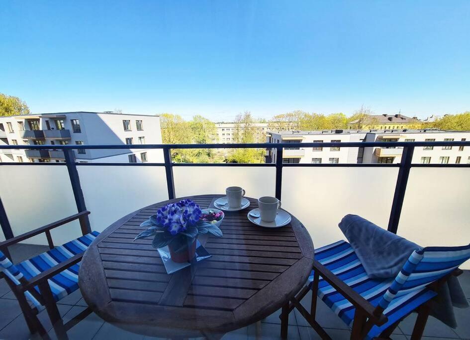 Stylish Apartment With Parking & Spacious Balcony Riga Esterno foto