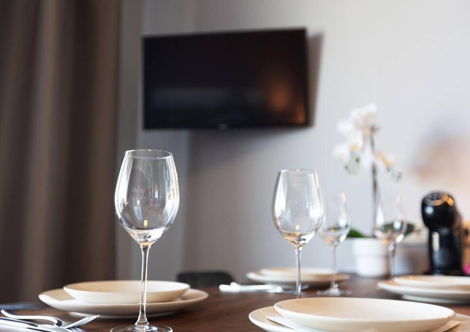 Stylish Apartment With Parking & Spacious Balcony Riga Esterno foto