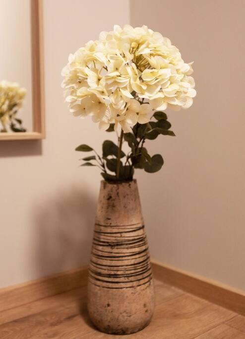 Stylish Apartment With Parking & Spacious Balcony Riga Esterno foto