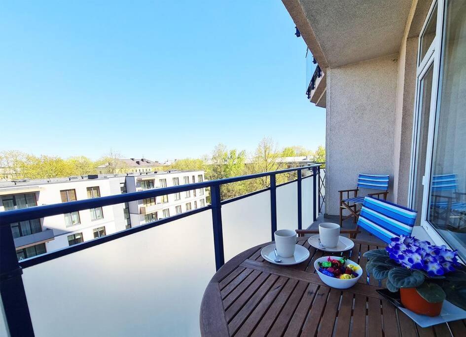Stylish Apartment With Parking & Spacious Balcony Riga Esterno foto